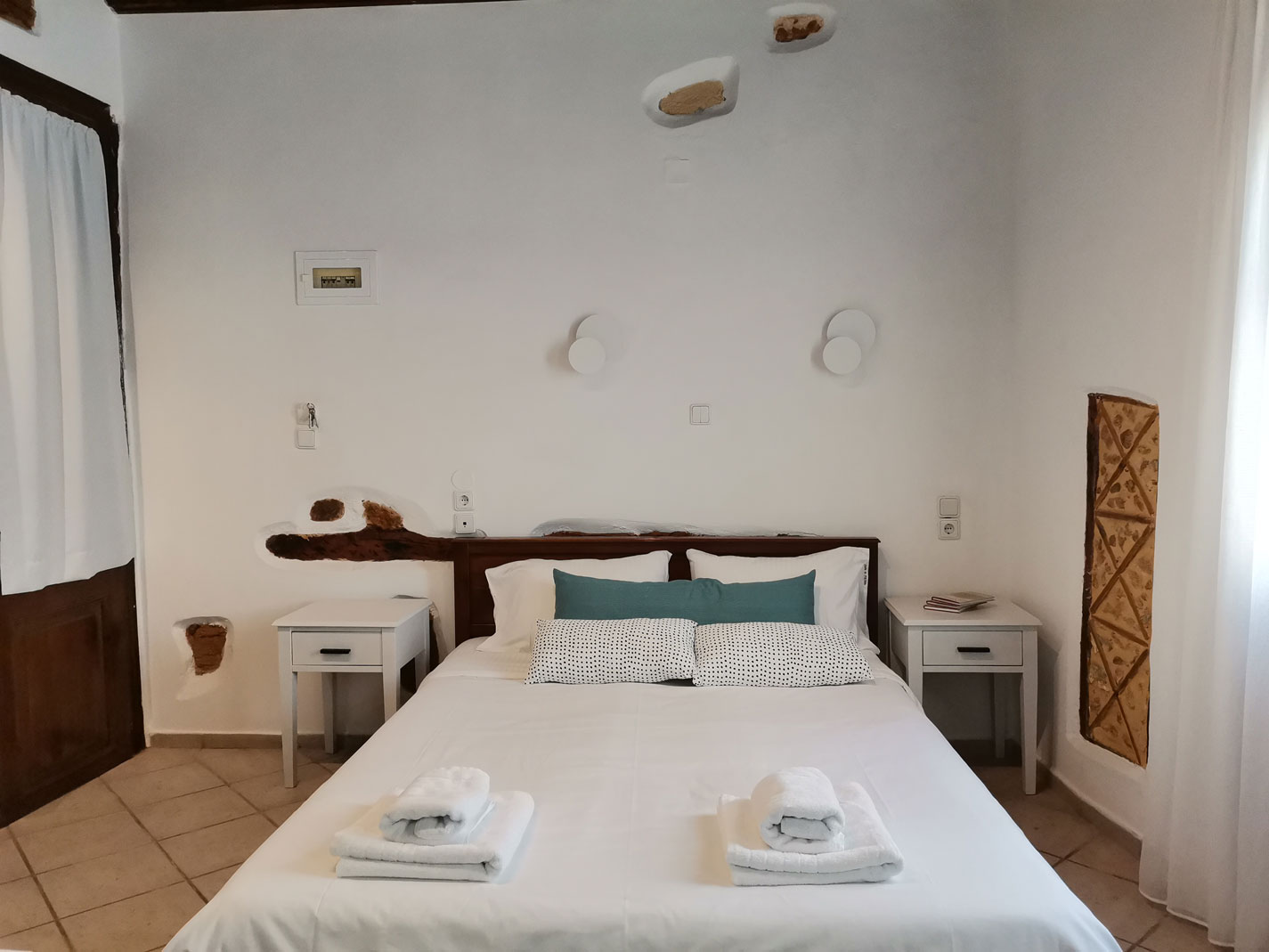 Room 4 overlooking  Veneres Street and the Venetian Wall