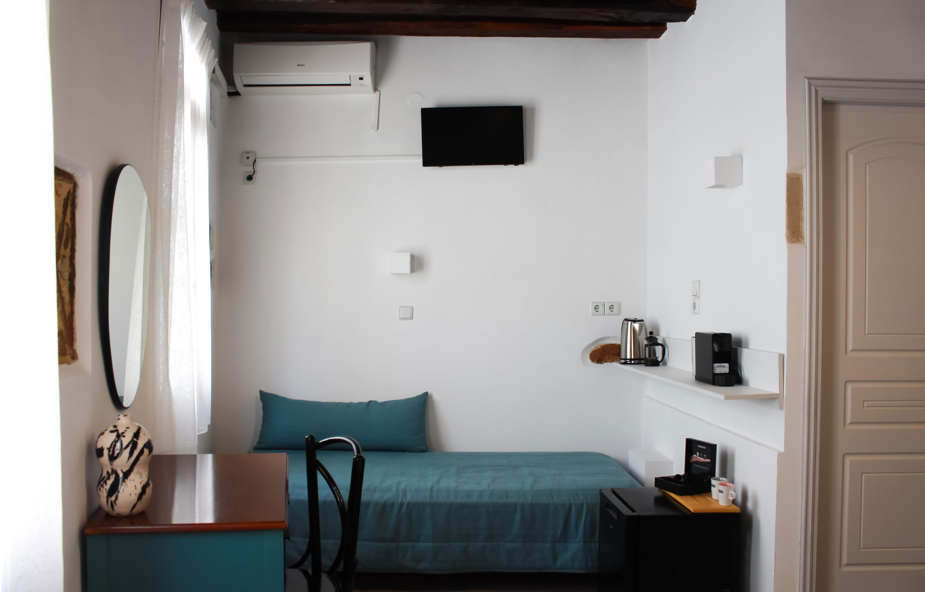 Room 4 overlooking  Veneres Street and the Venetian Wall