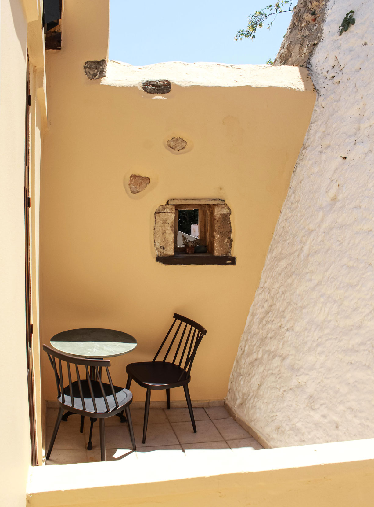 Room 4 overlooking  Veneres Street and the Venetian Wall