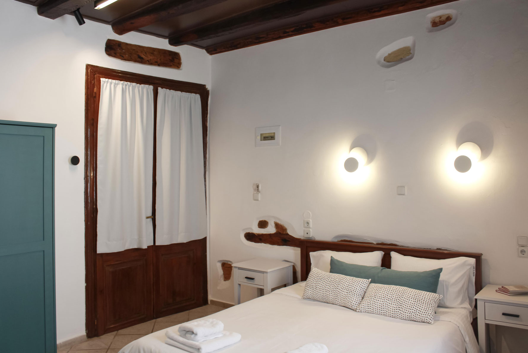 Room 4 overlooking  Veneres Street and the Venetian Wall